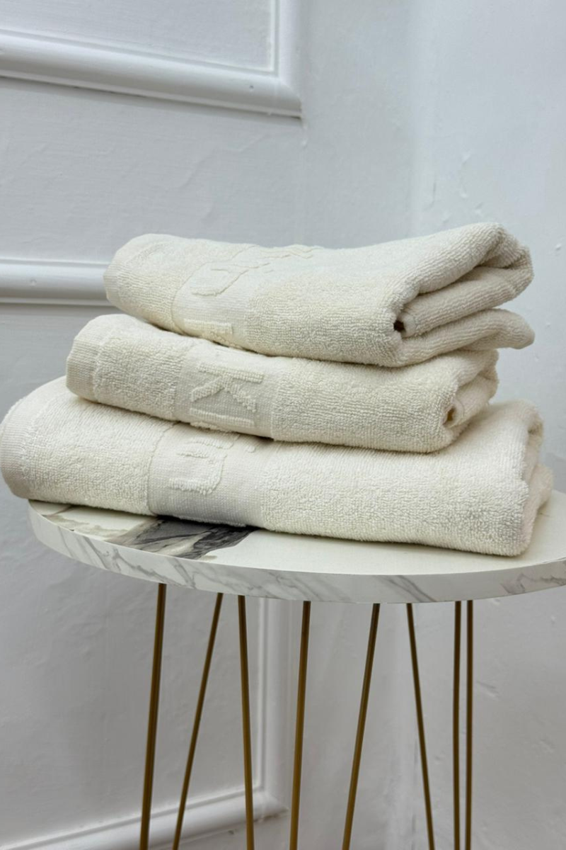 Luxury 3-Pcs Export Quality Towel Set – Ultra Soft & Highly Absorbent