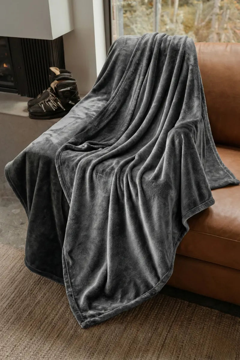 Soft and Cozy Grey Fleece Throw Blanket for Ultimate Comfort