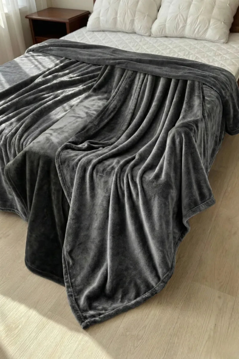 Soft and Cozy Grey Fleece Throw Blanket for Ultimate Comfort