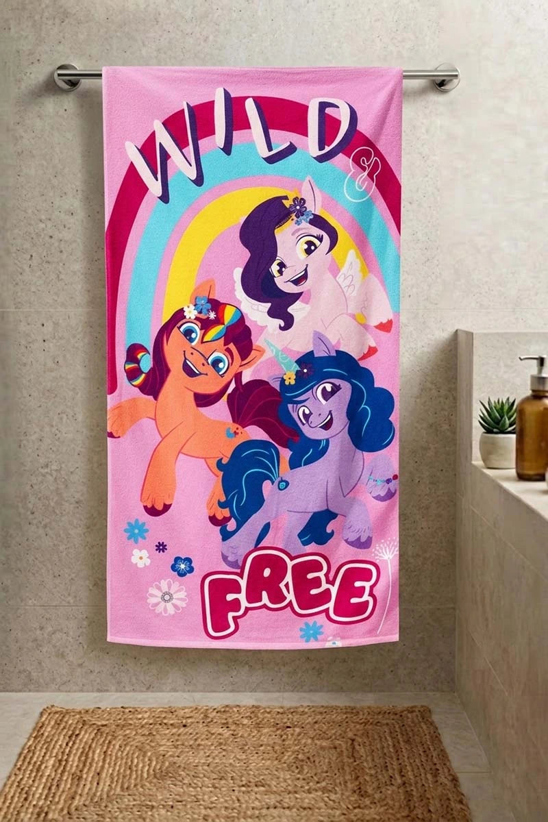 Fun & Fluffy Printed Towel – Ideal for Kids’ Bath & Beach Time