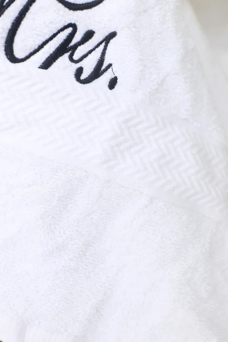 Luxury Embroidered Mr & Mrs Towel Set – Perfect Wedding, Anniversary & Couple Gift