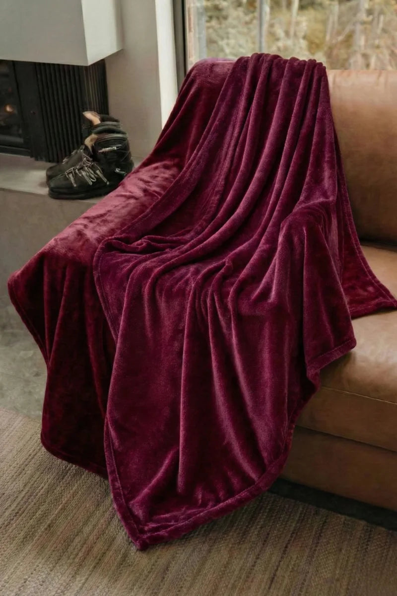 Soft and Cozy Maroon Fleece Throw Blanket for Ultimate Comfort