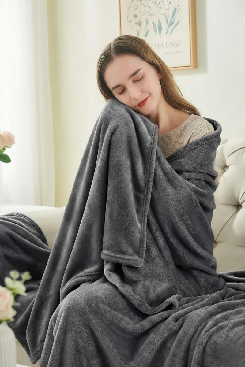 Soft and Cozy Grey Fleece Throw Blanket for Ultimate Comfort