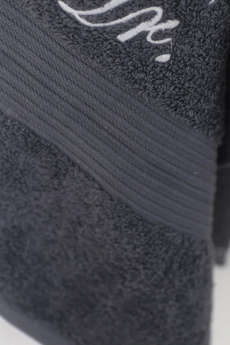 Luxury Embroidered Mr & Mrs Towel Set – Perfect Wedding, Anniversary & Couple Gift