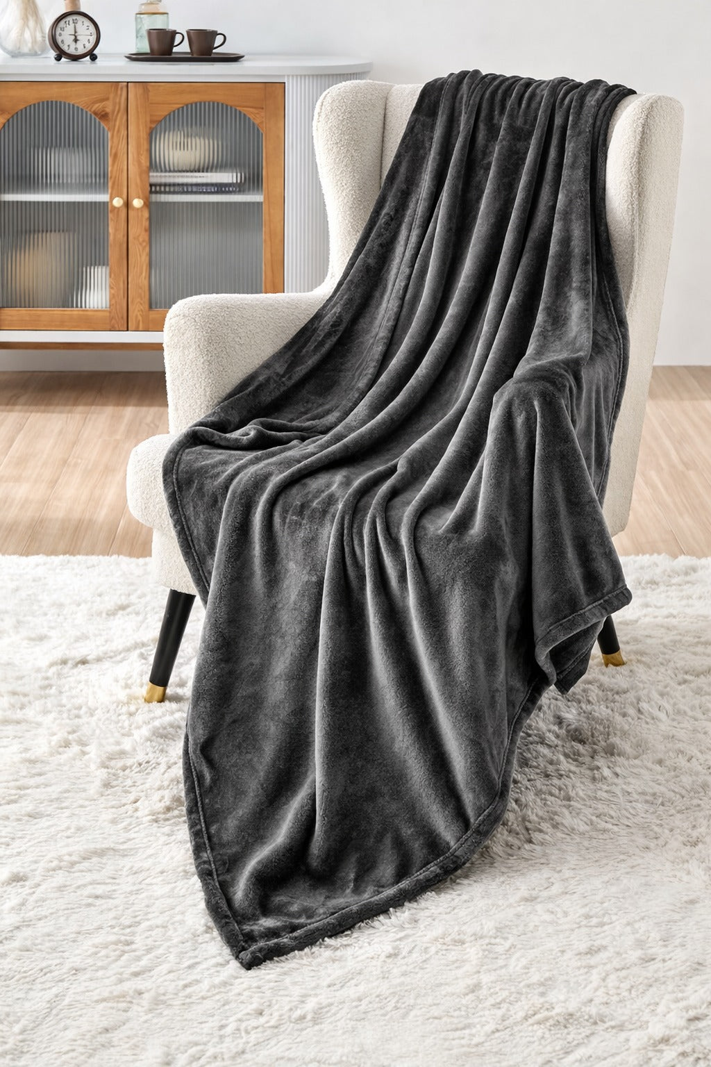 Soft and Cozy Grey Fleece Throw Blanket for Ultimate Comfort
