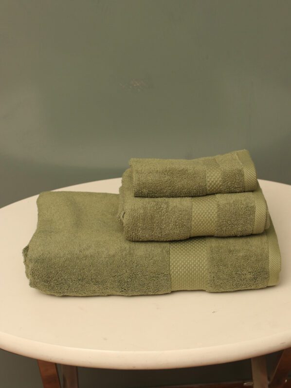 Parrot Green Diamond Towel Set
