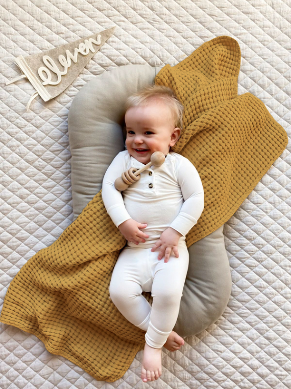 (GOLDEN) WAFFLE KID,S BLANKET  | 100% cotton  Soft & Cozy  Blanket, Lightweight Toddler Throw for Boys & Girls